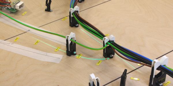 Laser projection in wire harness production