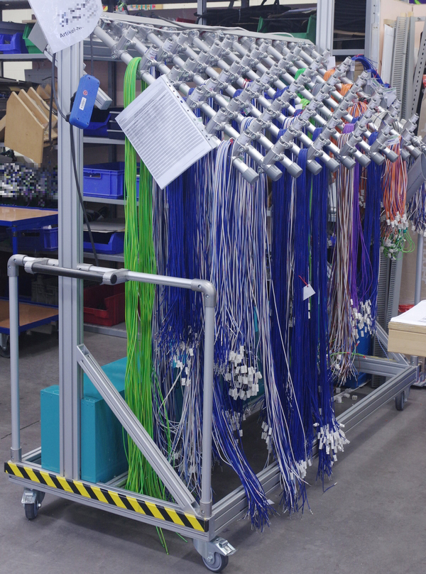 Strand Vario Trolley for wire harness production